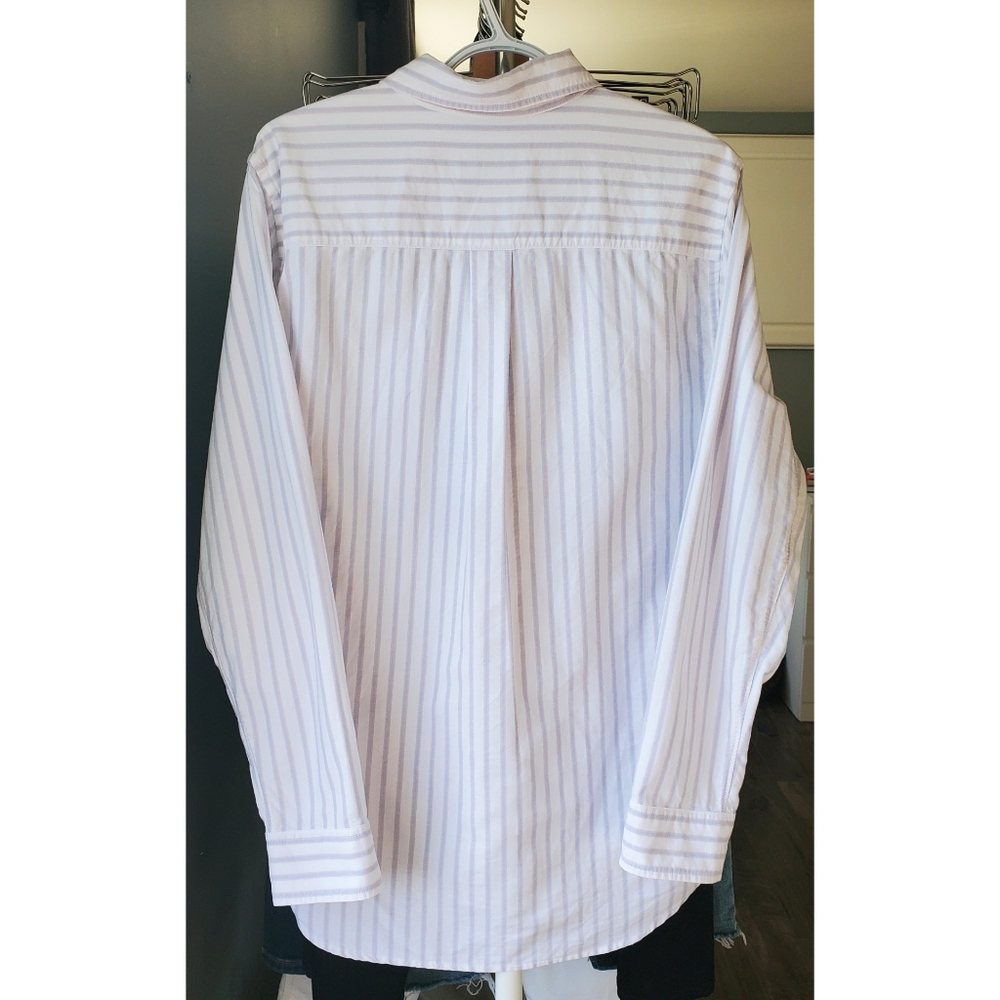 Aritzia - TNA QUAY Button-up - like new - Picture 4 of 10